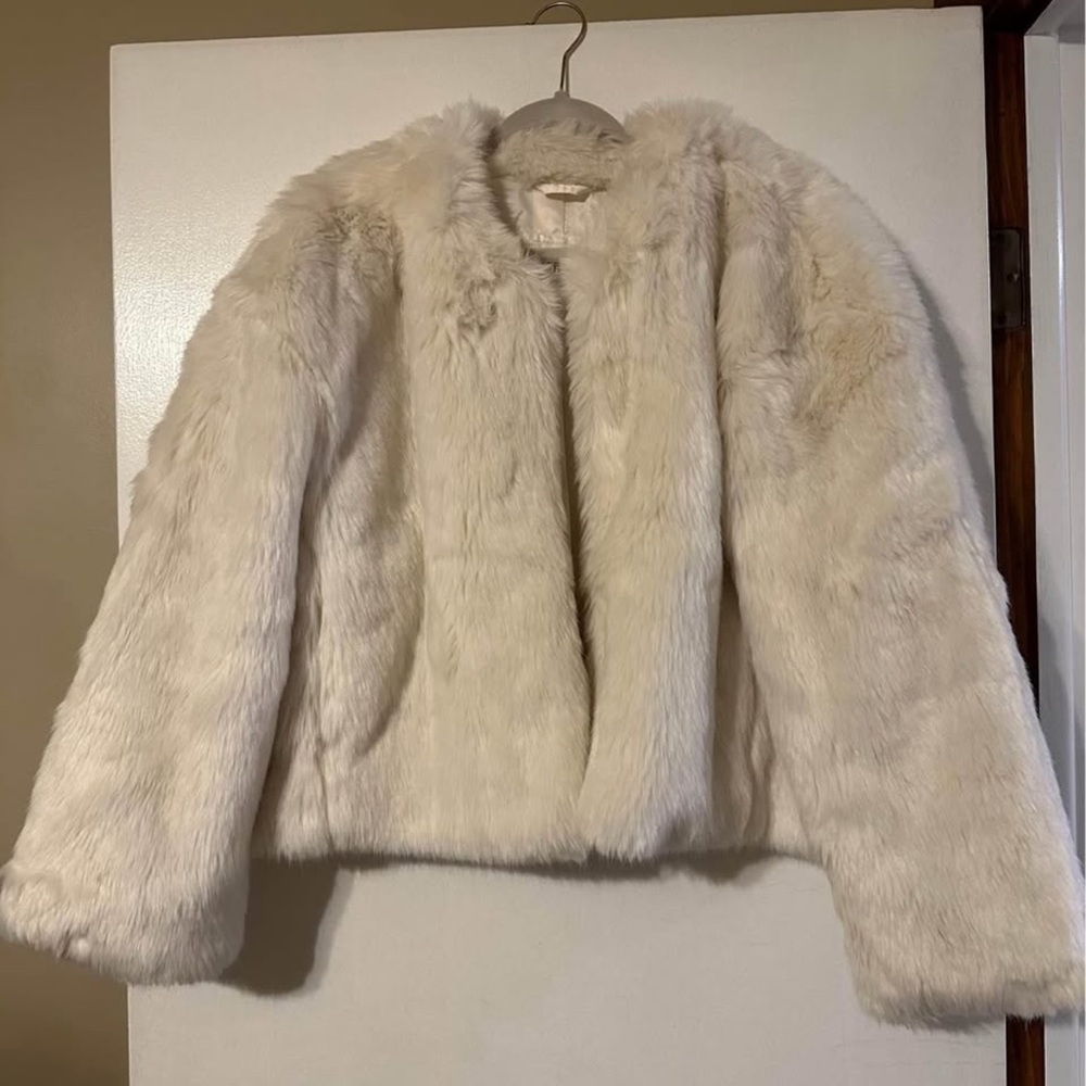 Chic Abercrombie Faux Fur Jacket in Cream